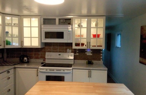Central Frontenac Cottage | COZY PRIVATE COTTAGE WITH BOAT LAUNCH, ON BEAUTIFUL BOBS LAKE ON.