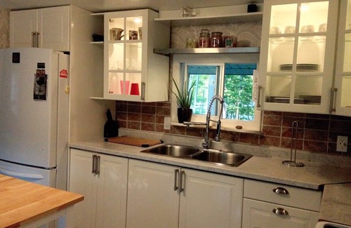 Central Frontenac Cottage | COZY PRIVATE COTTAGE WITH BOAT LAUNCH, ON BEAUTIFUL BOBS LAKE ON.