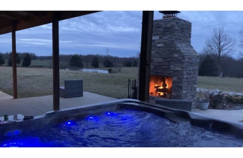 Lewisburg House | Cozy private country retreat