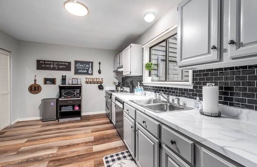 Bynum House | Cozy Private Duplex Tucked Away- 15 Min from UNC