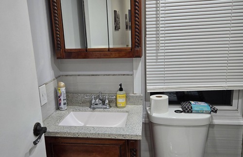 Alden Manor House | Cozy private Empire Upstairs Apartment.