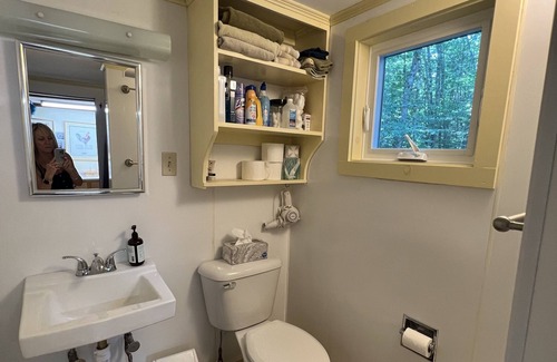 Bridgton Cottage | Cozy private getaway!