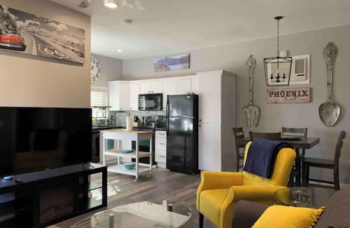Glendale House | Cozy Private Glendale Guesthouse