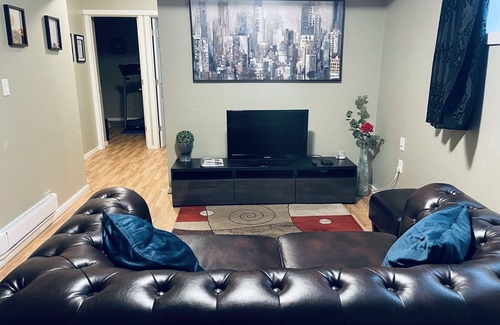 Southeast Edmonton House | Cozy & Private Guest Basement Suite in Tamarack