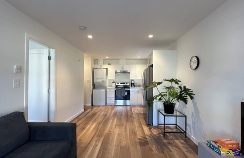 Saanichton House | Cozy Private Guest Suite