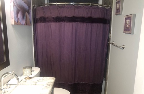 River Ridge House | Cozy Private Guest Bedroom near Downtown New Orleans and 15 mins. from airport.