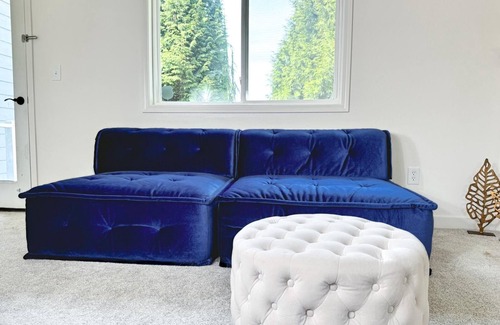 Duvall House | Cozy Private Guestroom, super close to great hiking trails!