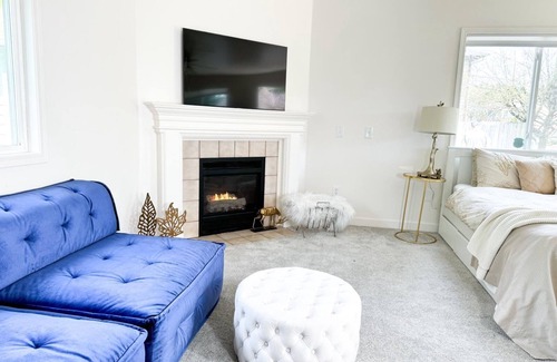 Duvall House | Cozy Private Guestroom, super close to great hiking trails!