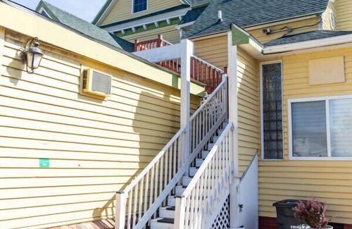Paducah Apartment | Cozy Private Historic House | 2 King Suites!
