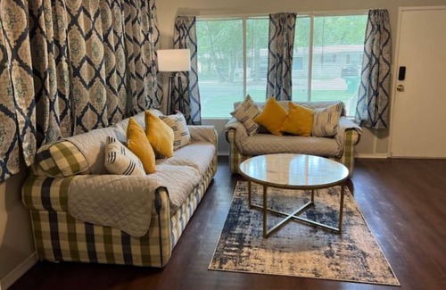 Remerton House | Cozy Private Home 4 bedroom 1 bath, Great Outdoor Area