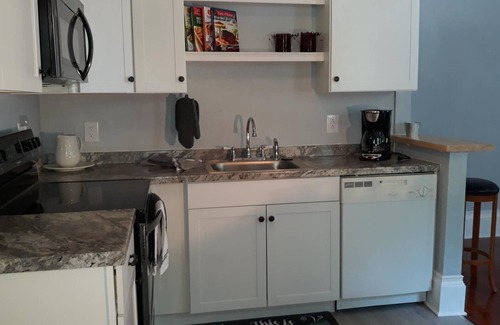 DeLand Cottage | Cozy Private Home @ Blue Moon Cottage in Historic Deland, Fl.