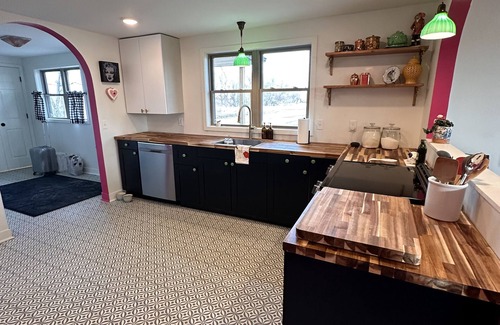 Gregory County House | Cozy & Private Home in Burke