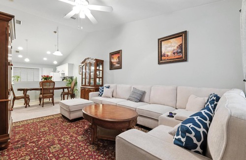 Alachua House | Cozy Private Home on Golf Course