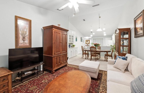 Alachua House | Cozy Private Home on Golf Course