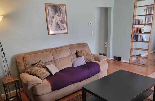 Ypsilanti House | Cozy Private Home walking distance to Depot Town