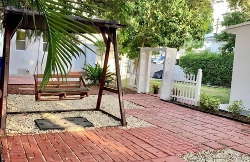 West Little Havana House | Cozy Private House, near Miami Airport - Free parking
