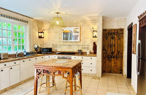 Navarro House | Cozy, private house with local flavor.
