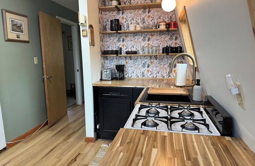 Republic Cottage | Cozy, private lakefront cottage with sunset view!