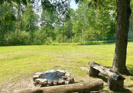 Hale House | Cozy Private Log Cabin on acreage