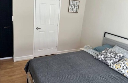 Woodland Hills Apartment | Cozy Private Master Bedroom