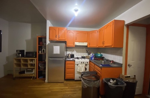 Bay Ridge Apartment | Cozy Private Queen bed Room with Shared bathroom/1 minutes to train station.