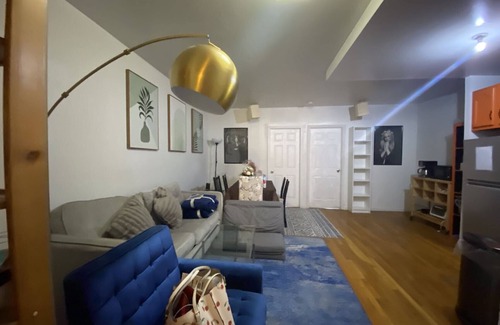 Bay Ridge Apartment | Cozy Private Queen bed Room with Shared bathroom/1 minutes to train station.