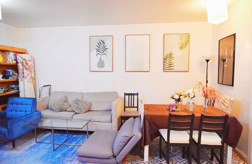 Bay Ridge Apartment | Cozy Private Queen bed Room with Shared bathroom/1 minutes to train station.