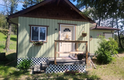 East Kootenay Cabin | Cozy, private, ranch cabin in the beautiful East Kootenay's