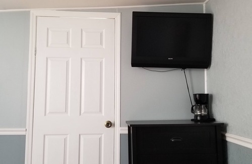 Kissimmee Apartment | Cozy private room and bathroom perfect for any trip!