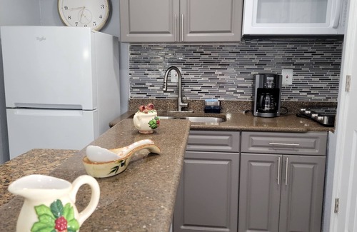 Town N County Park Apartment | Cozy Private Room Close to Everything