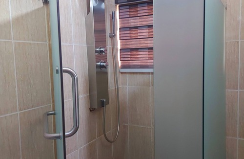 Ikeja Cabin | Cozy private room holiday room with 24/7 light + WiFi