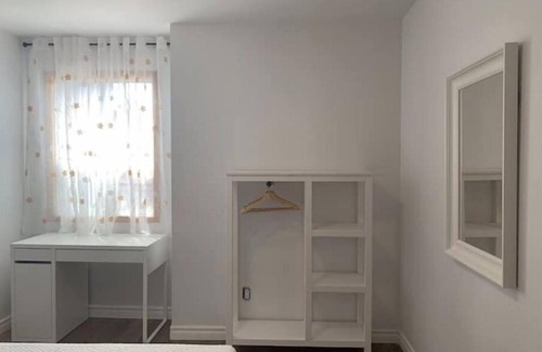 Beaconsfield Village House | Cozy private room in downtown