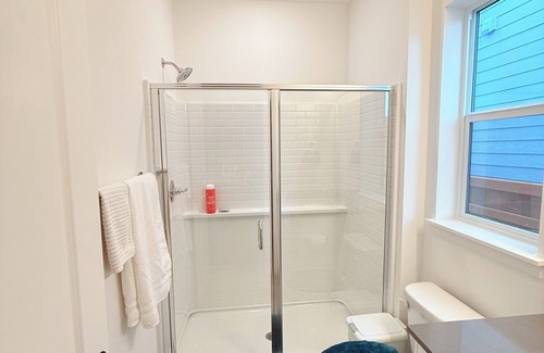 Bonney Lake House | Cozy Private Room Near Seattle & Mt. Rainier – Quiet & Comfy Stay + Car Rental