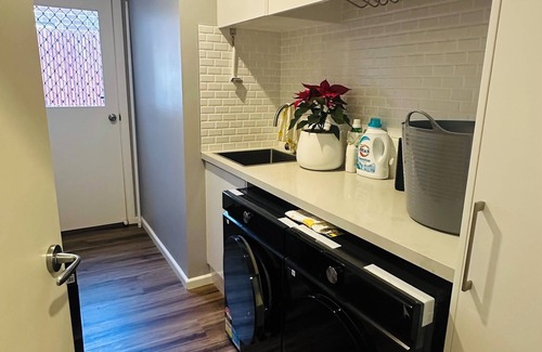 Deer Park House | CoZy Private Room near Deer Park Train Station