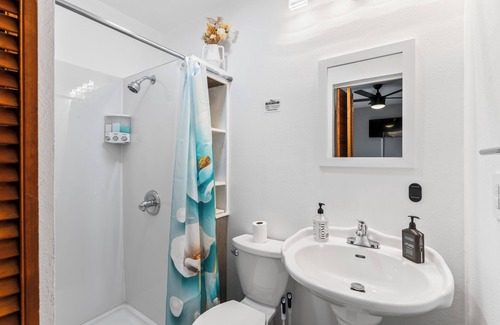 Russian Jack Park House | Cozy Private Room with Two Beds And Private Bath