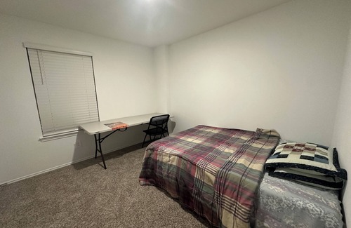 Katy House | Cozy Private Room with Private Bathroom in Charming Katy