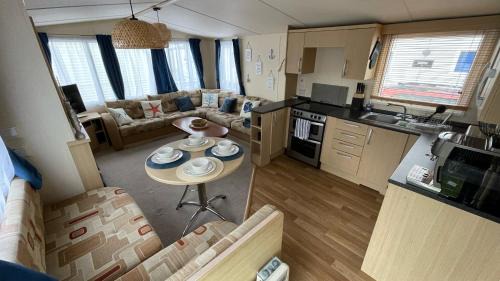 Rhyl House | Cozy Private Static Caravan at Llyons Robin Hood - Silver Birch Way 11