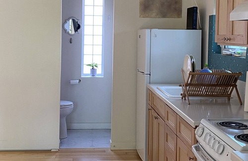Brentwood-Darlington Cottage | Cozy private studio cottage under the trees