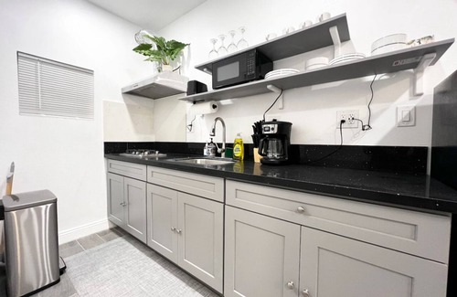 Quartz Hill Apartment | Cozy Private Studio