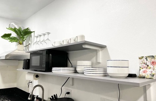 Quartz Hill Apartment | Cozy Private Studio