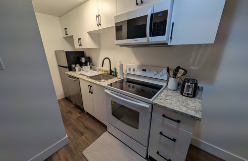 Richmond Hill Apartment | Cozy & Private Suite w/Private Entrance & Parking