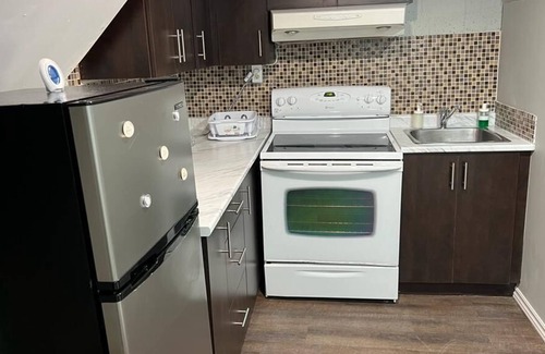 Lakeport House | Cozy Private Suite in a house with free parking