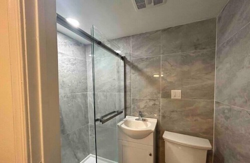 Teaneck Apartment | Cozy Private suite mins away from NYC