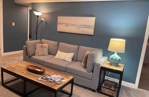 Hope Apartment | Cozy Private Suite with HOT TUB fire pit and AC!