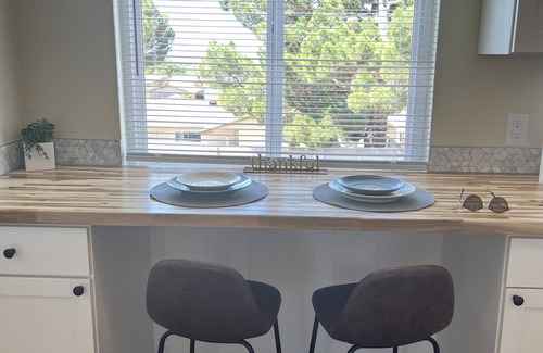 Northeast Heights Apartment | COZY private upstairs retreat w/mountain views!