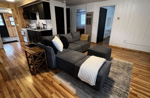 Branch House | Cozy Private Lakeside Cottage
