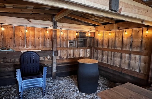 Branch House | Cozy Private Lakeside Cottage