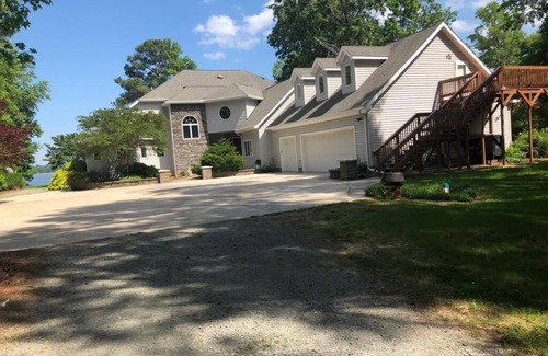 Lancaster House | Cozy, Private Water Front Home with Long Pier