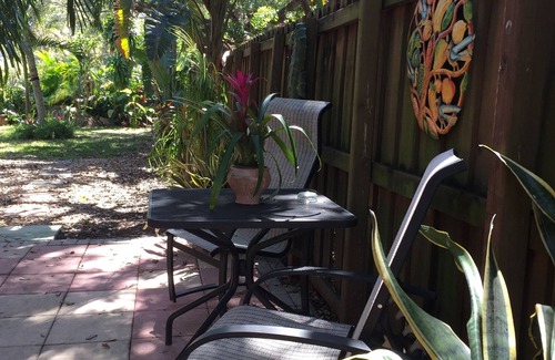 Riverside Park Apartment | Cozy & private with private yard