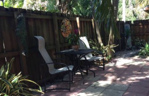 Riverside Park Apartment | Cozy & private with private yard